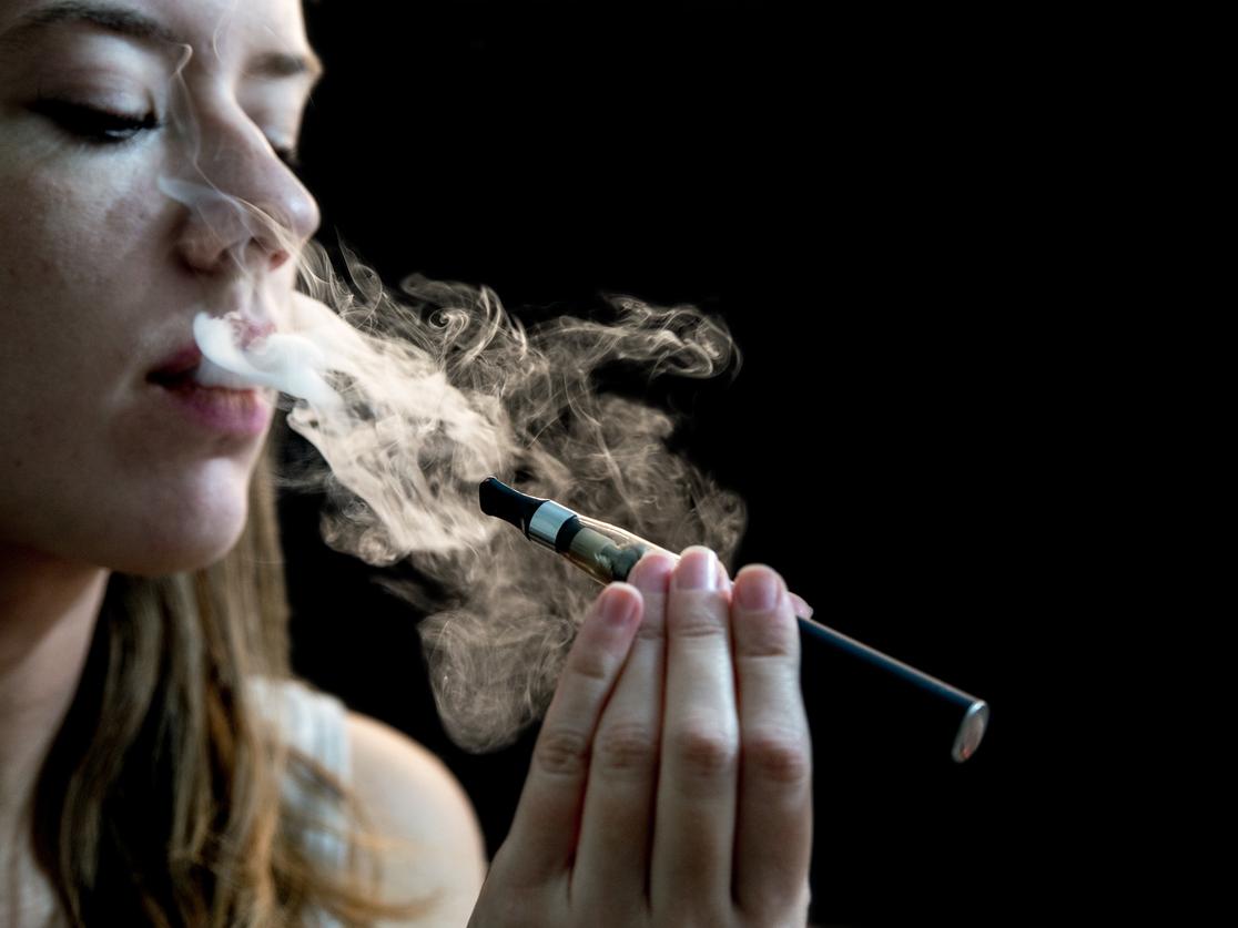 female vaping