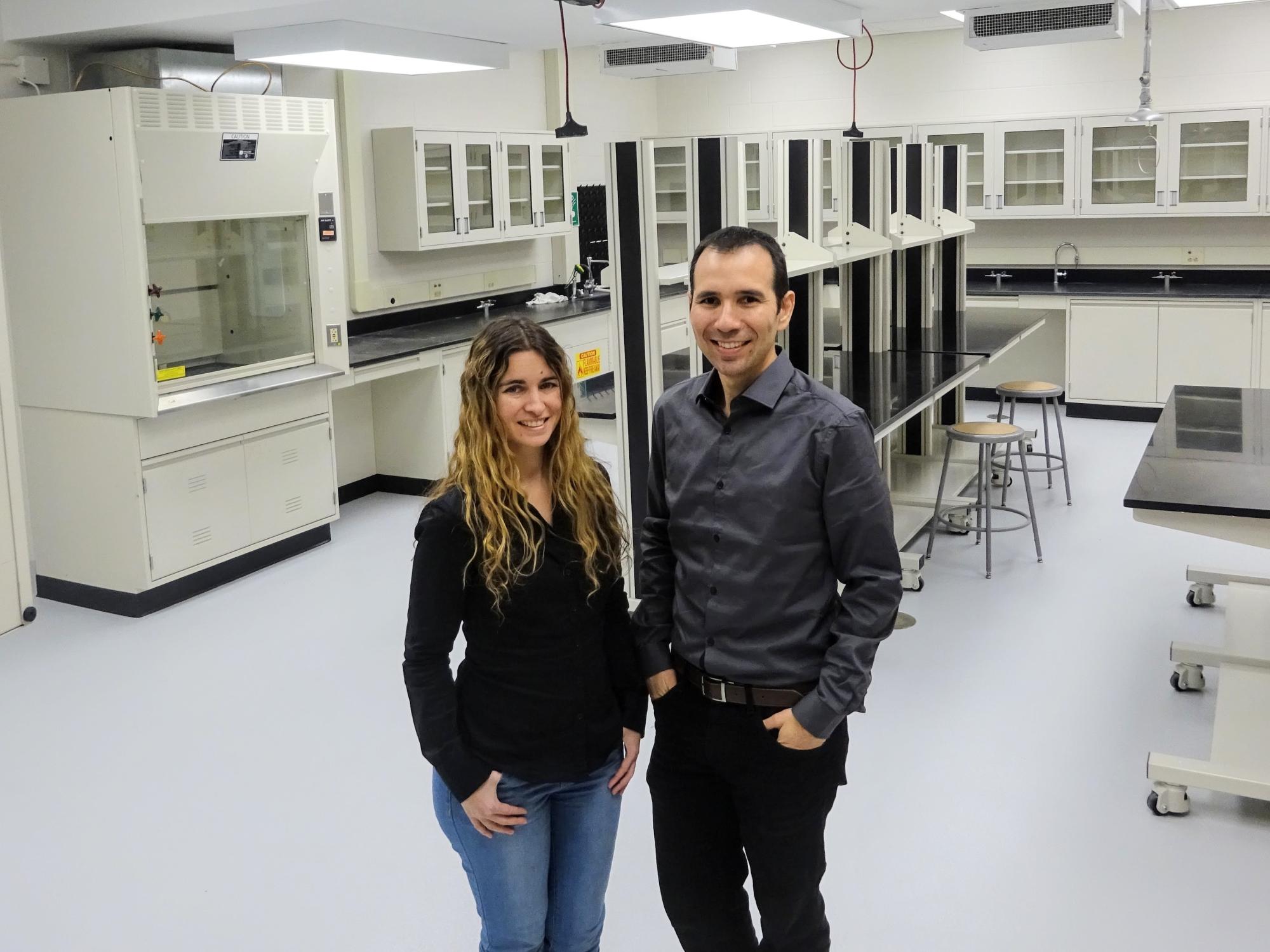 Carmona and de Viveiros Lab