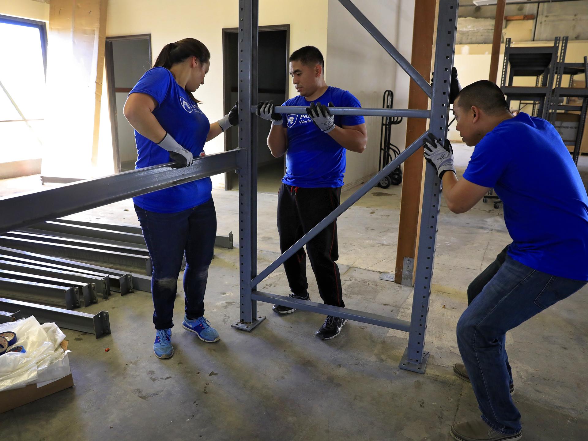 World Campus volunteers at Habitat for Humanity ReStore