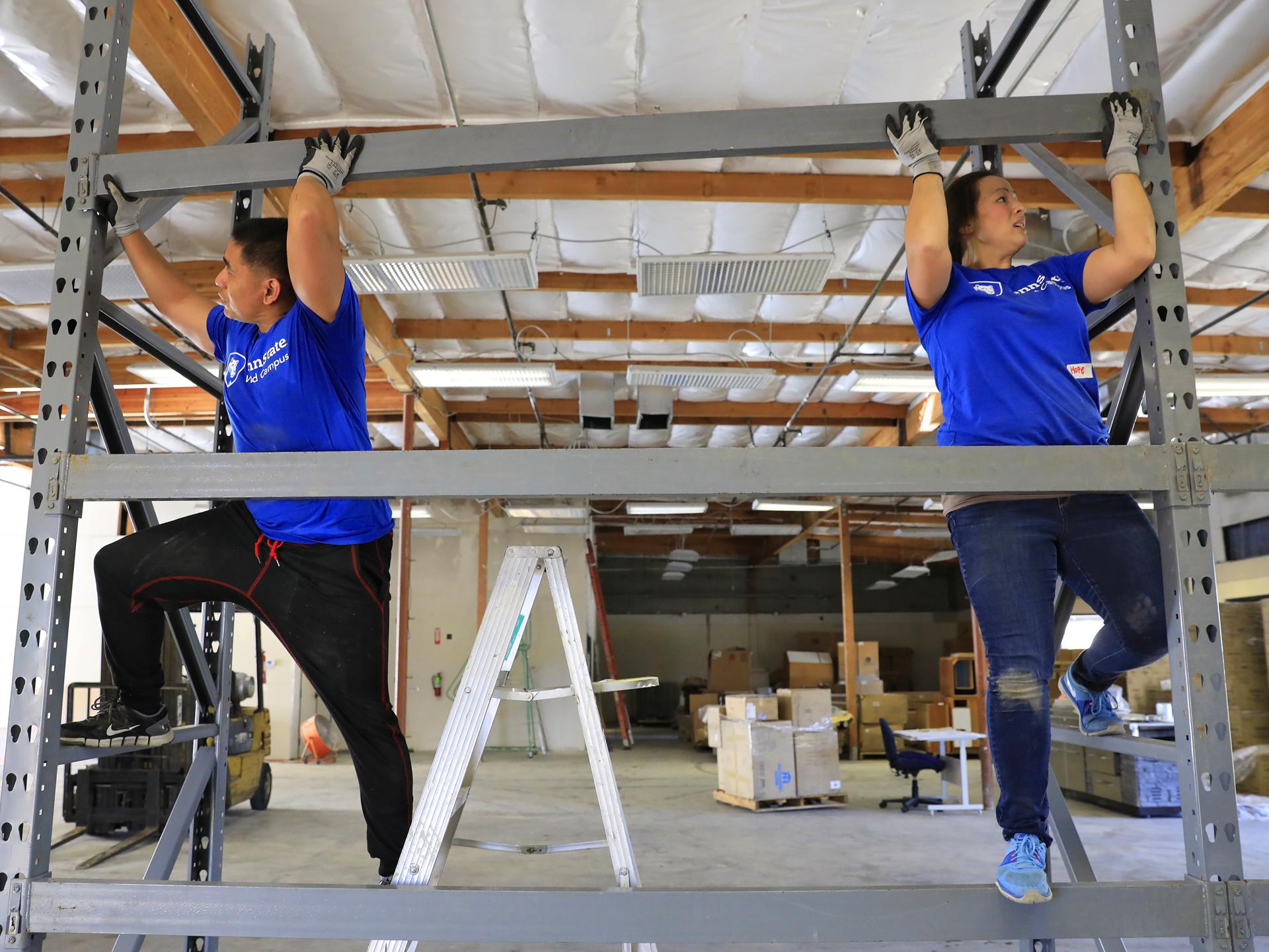 World Campus volunteers at Habitat for Humanity ReStore