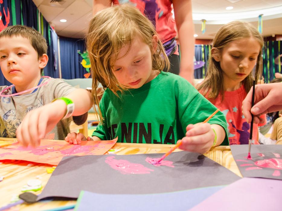 Children painting 