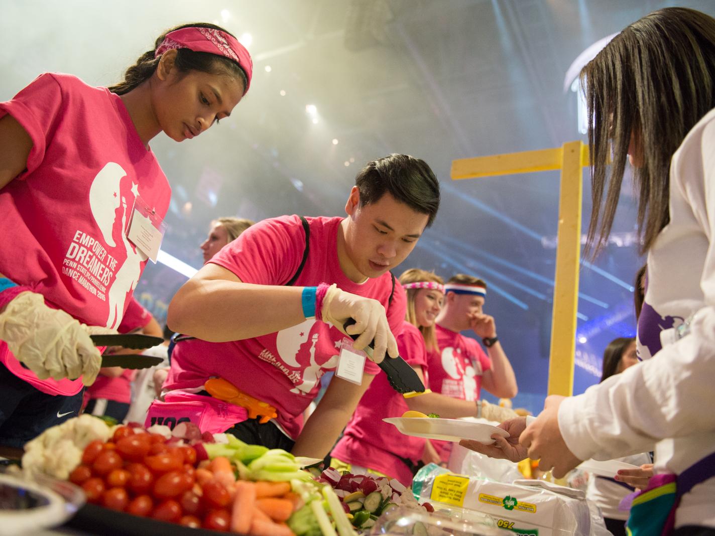 Dancers Eat At THON