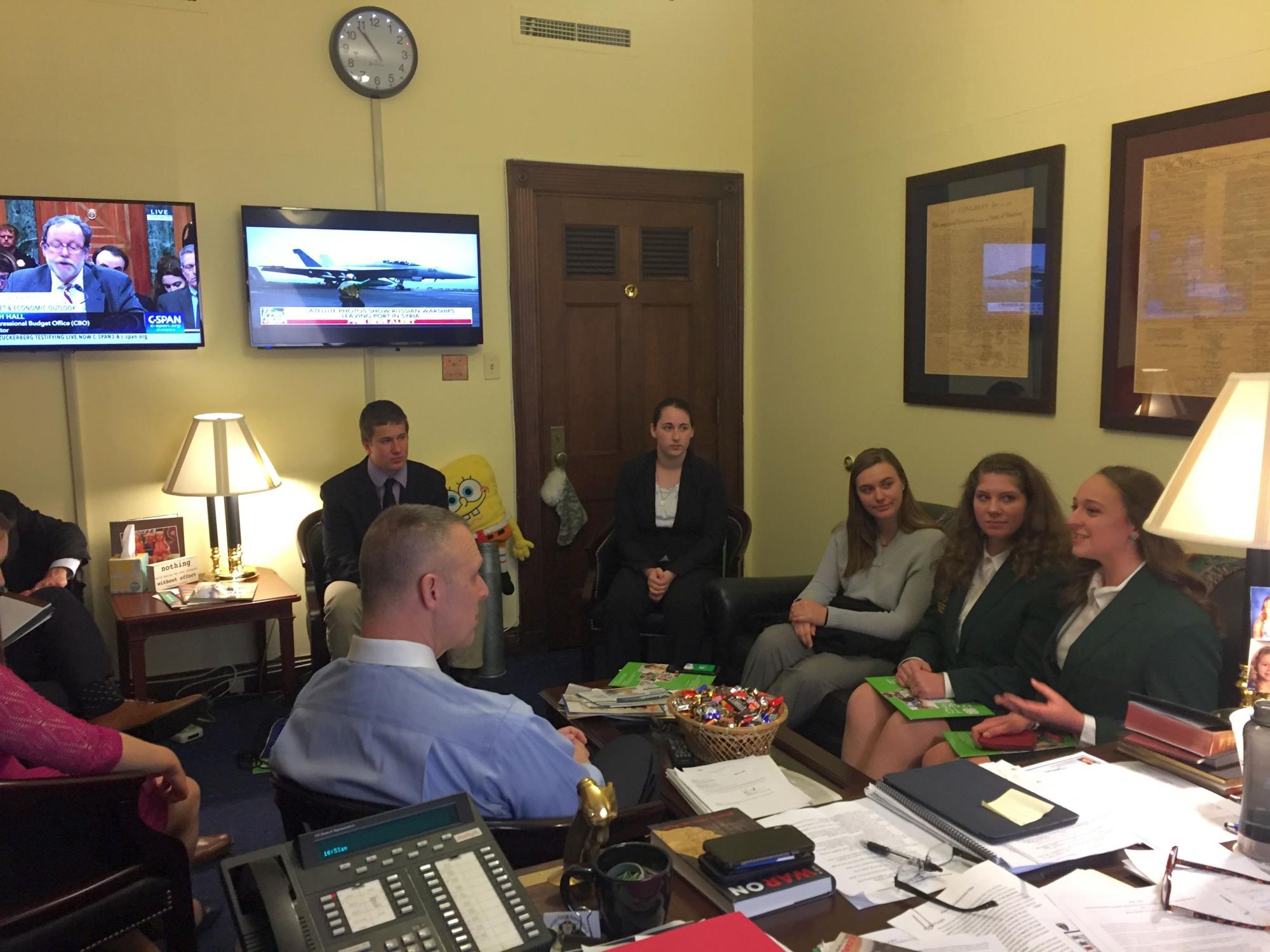 4-H youth meet legislator during National Conference