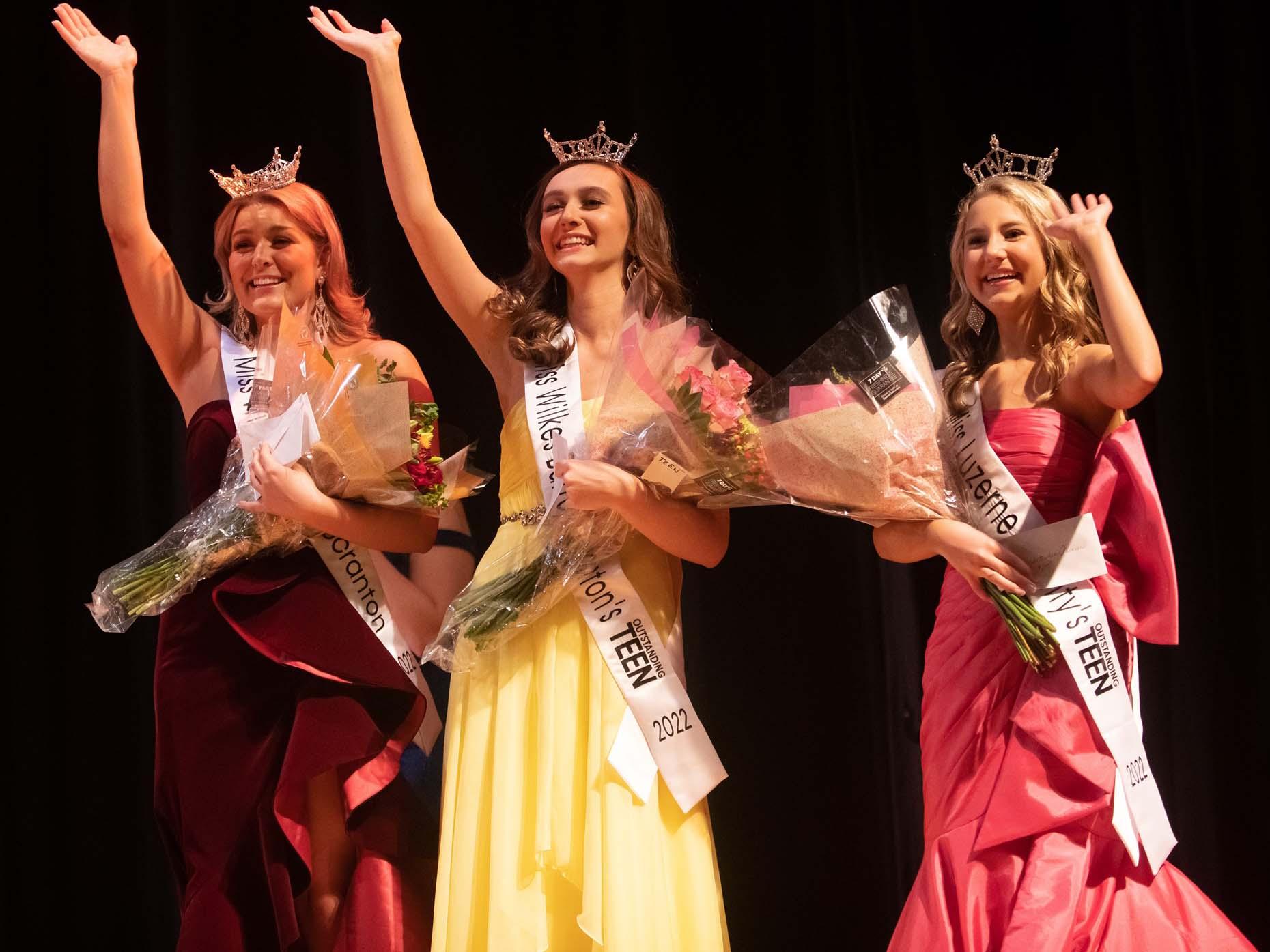 Victoria Vespico, Hannah Fox and Lizzie Shacklett