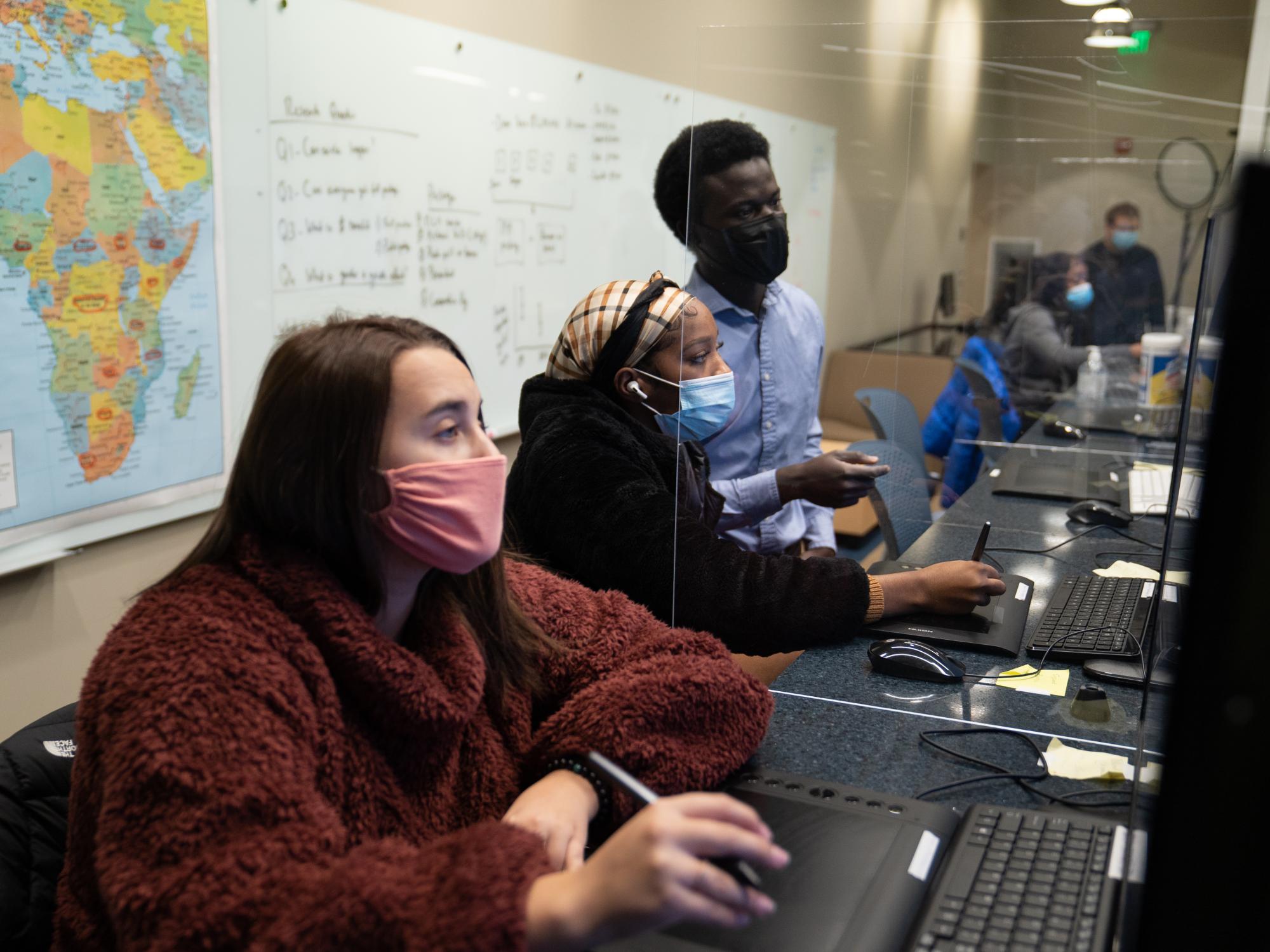 Edward Amoah working with undergraduate students to train an AI