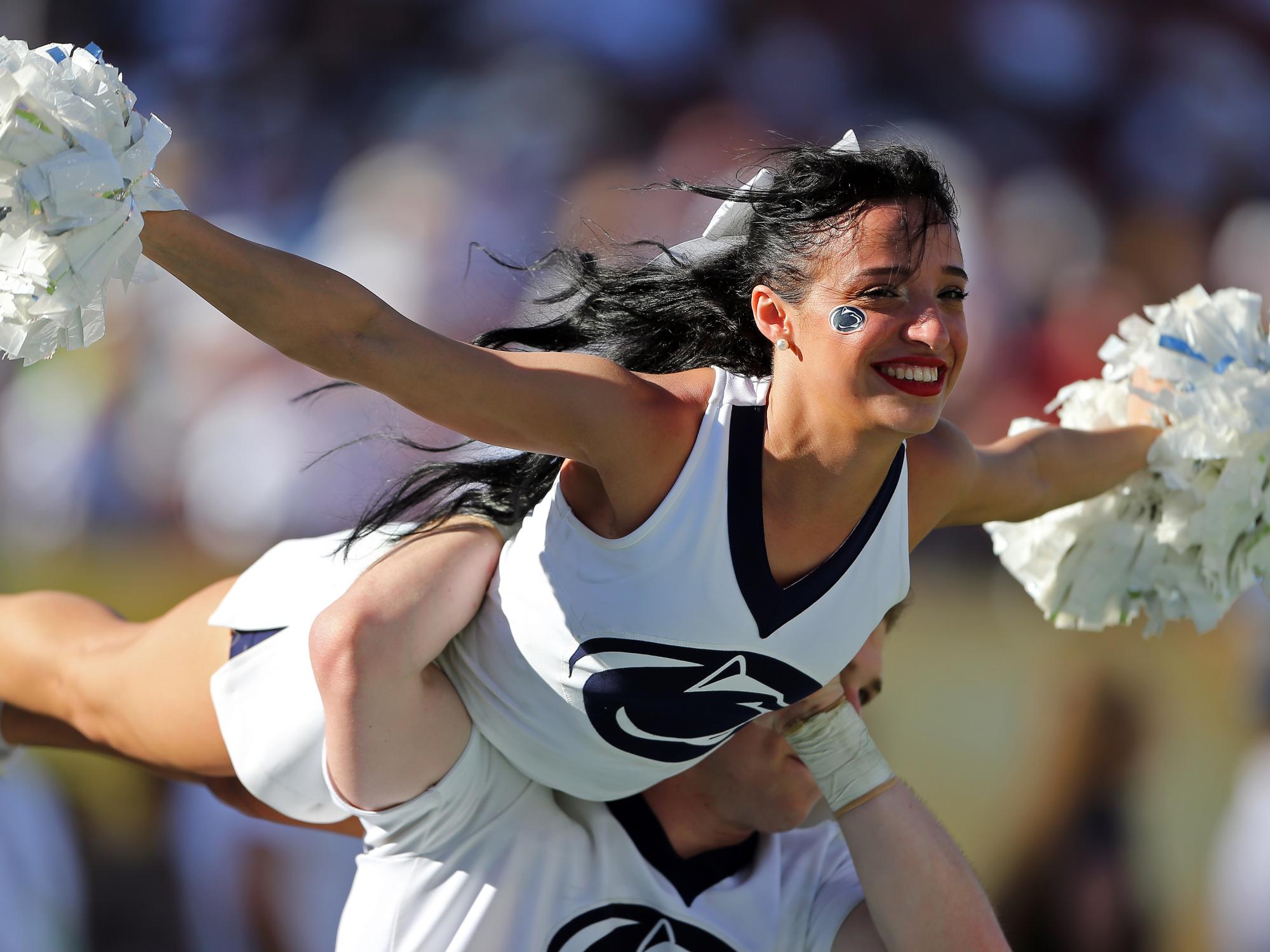 penn state cheerleaders at outback bowl