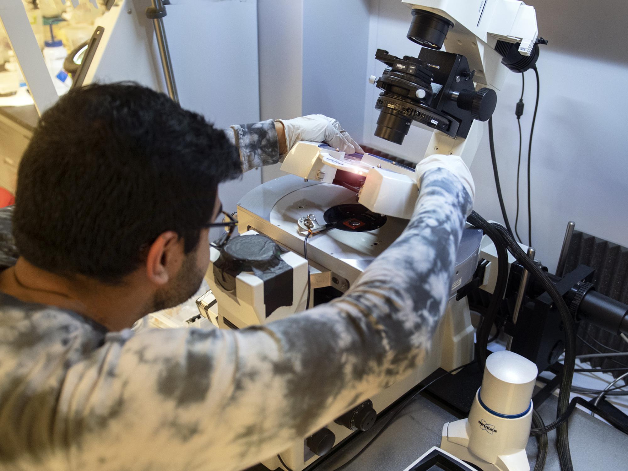 Bruker Microscope at Materials Research Institute