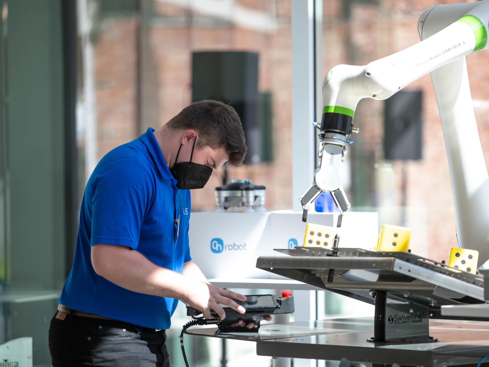 Man programs cobot