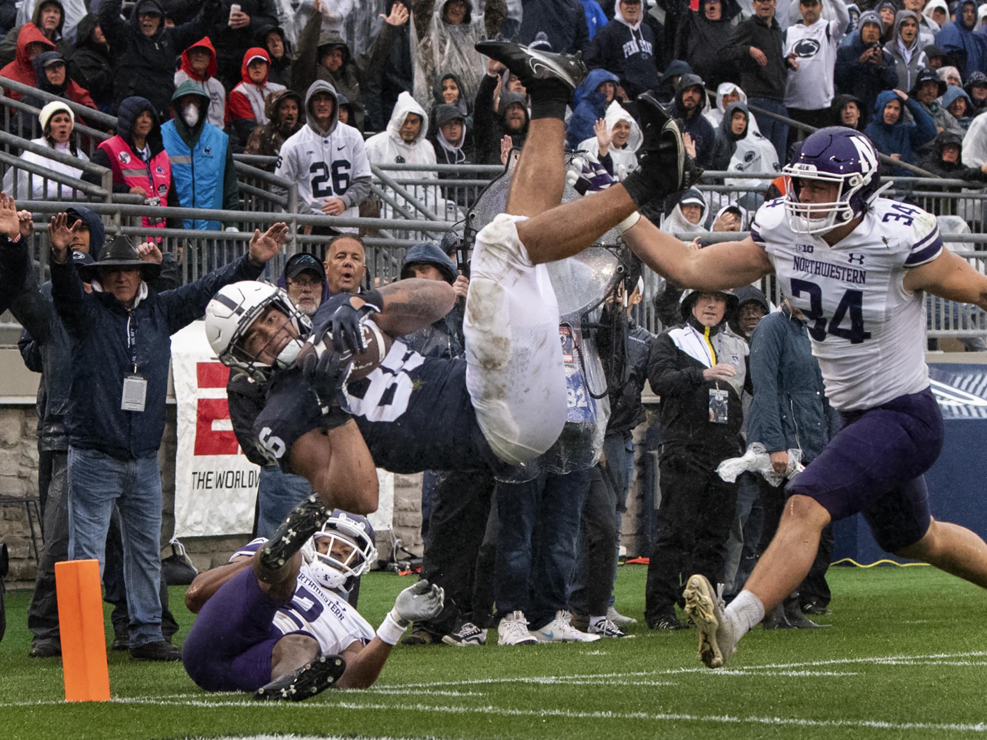 Brenton Strange dives into the endzone