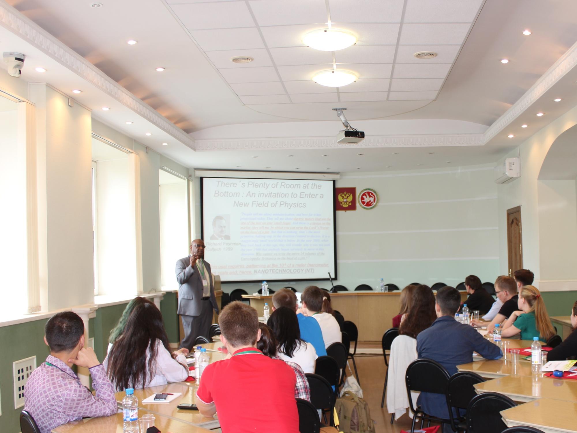 A man lecturing a group of students in a classroom