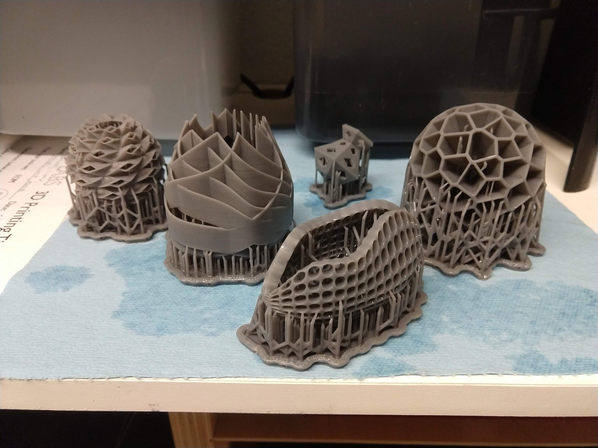 Several 3D printed geometric objects are pictured.