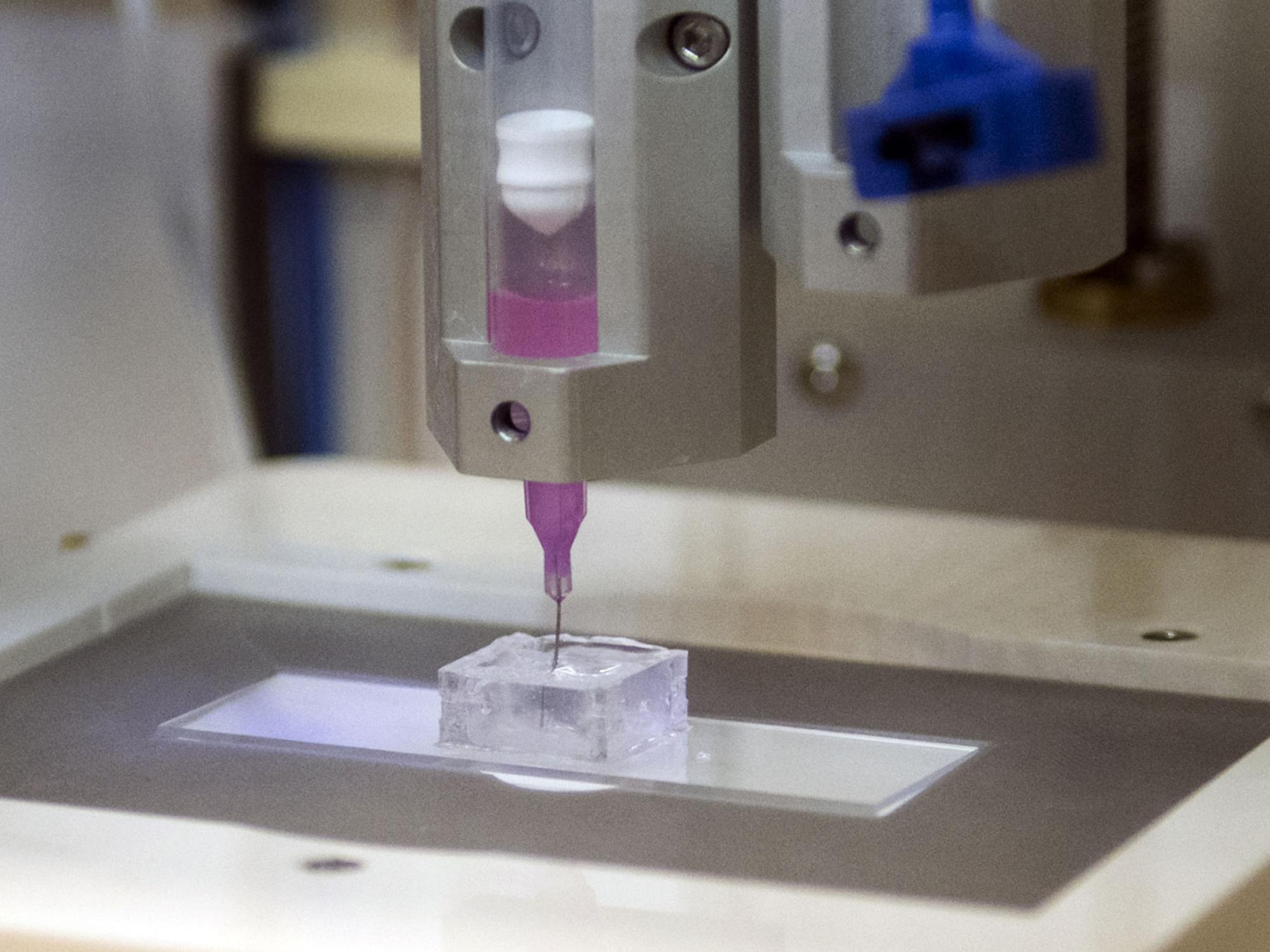 instrument bioprints human tissue