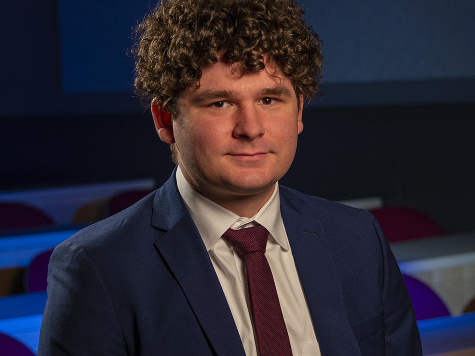 Headshot photo of Ian Thomas