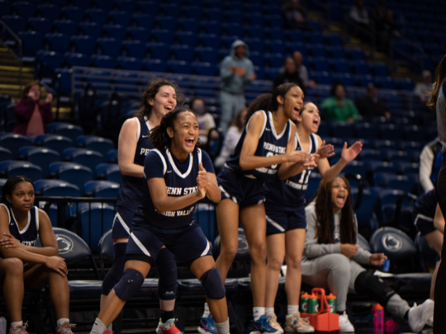 Women's Basketball teaming cheering and clapping