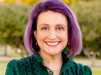 A headshot of Jennifer Zeares.