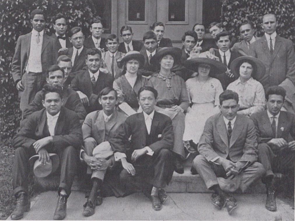 A group of students in 1915