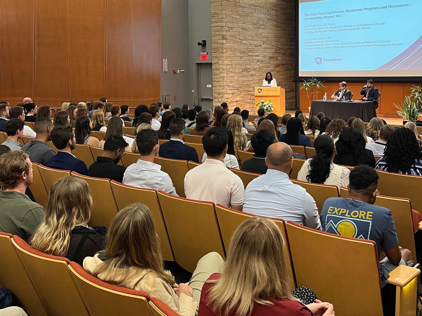Wende' Ferguson addresses first-year JD students during 2023 orientation.