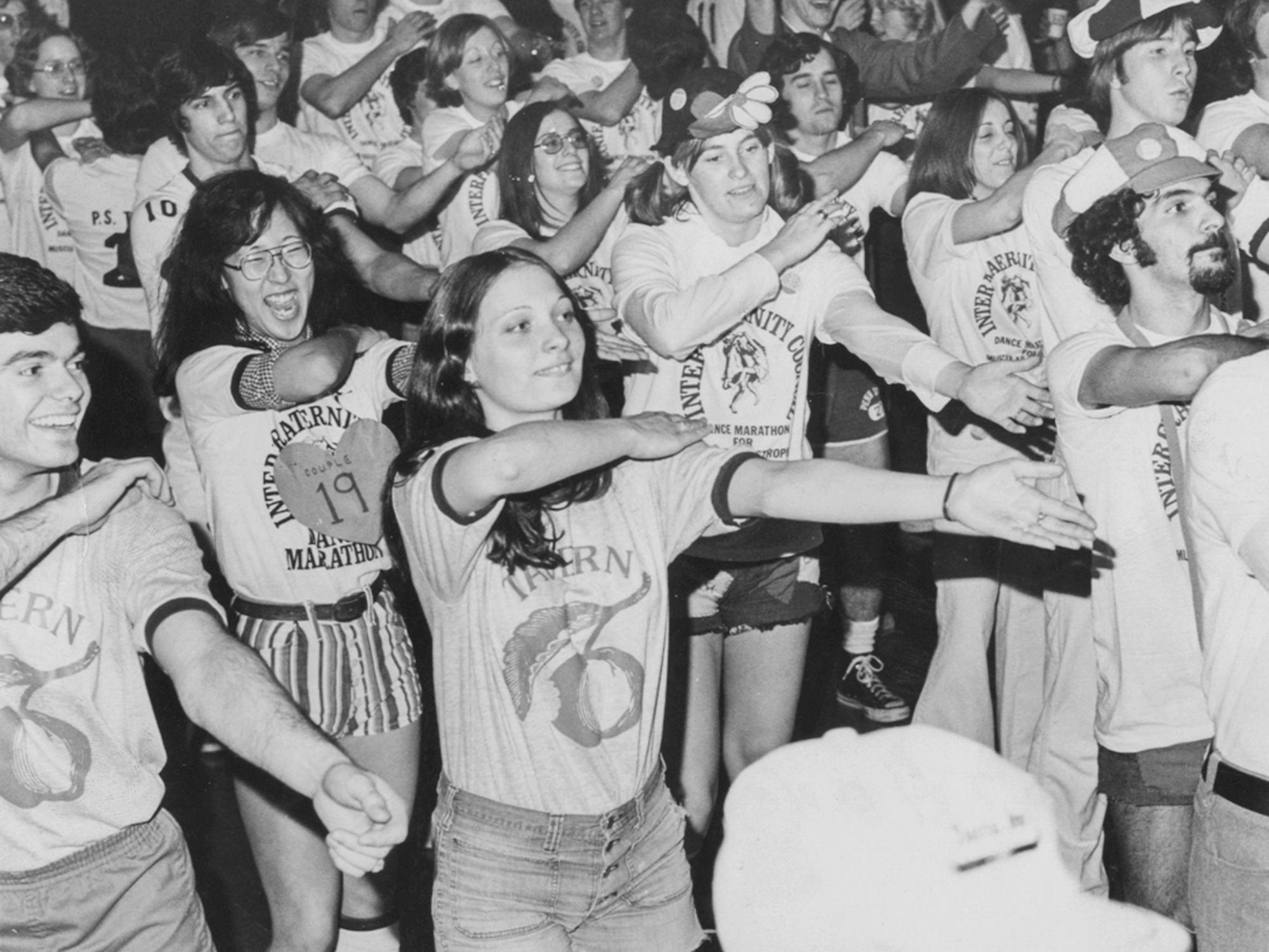 Students dancing at THON in 1986