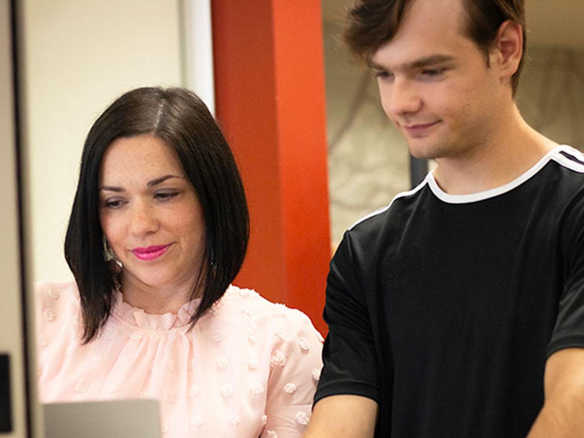 Antonia Cerda-Bevan, academic adviser in the Hawk Student Success Center, helps student with academic advising.