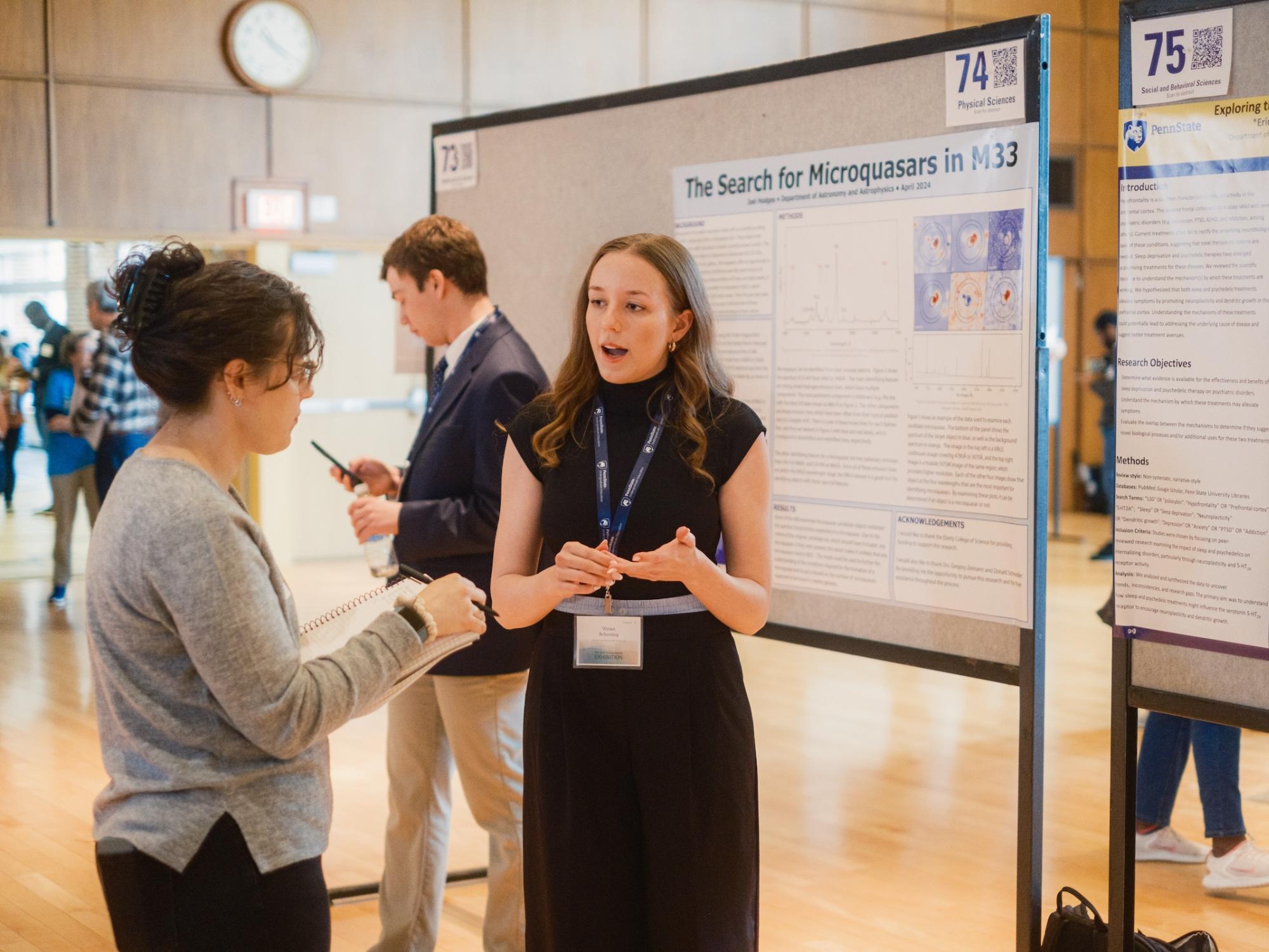 Student Vivian Schoning presenting her research poster to a judge