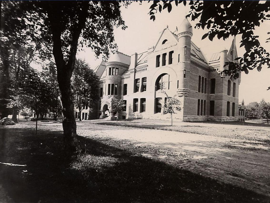 A large building on a college campus