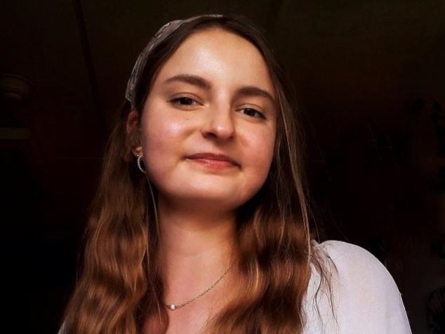 A portrait of Penn State Behrend graduate Alanna Gillis