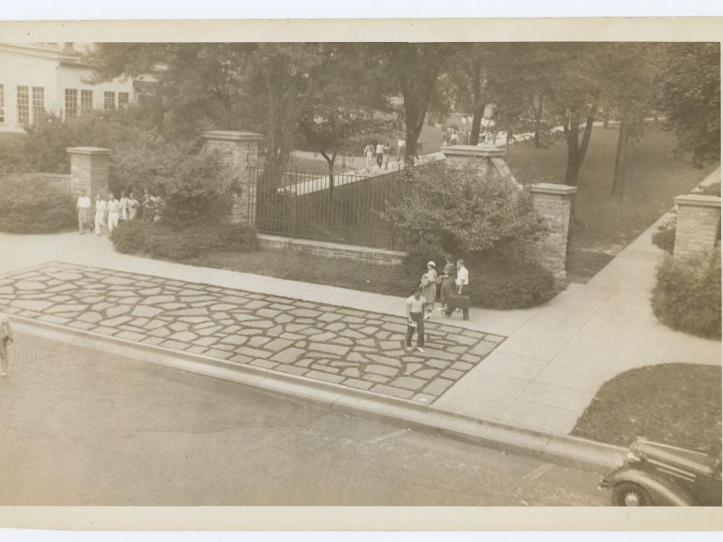 The Allen Street Memorial Gateway in the late 1940s