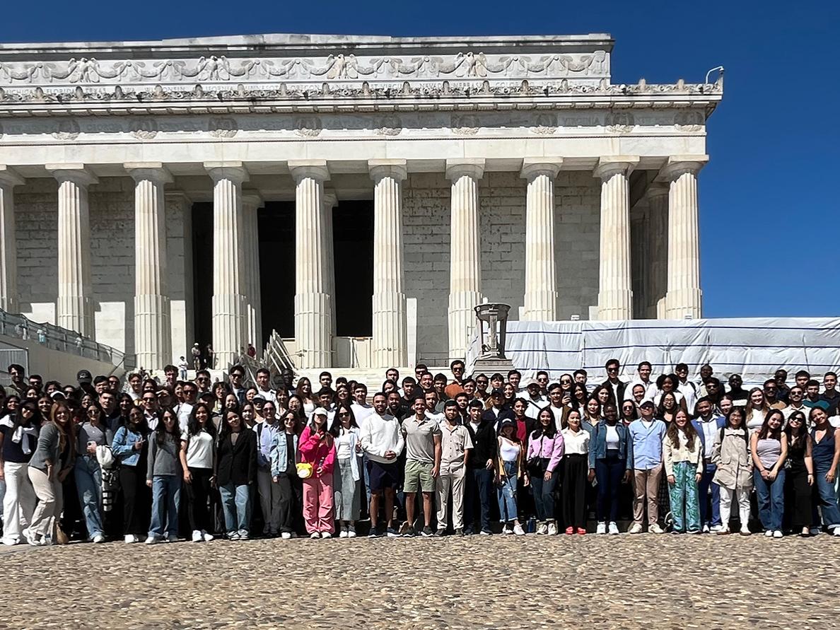 LL.M. students at the Lincoln Memorial in Washington, D.C.