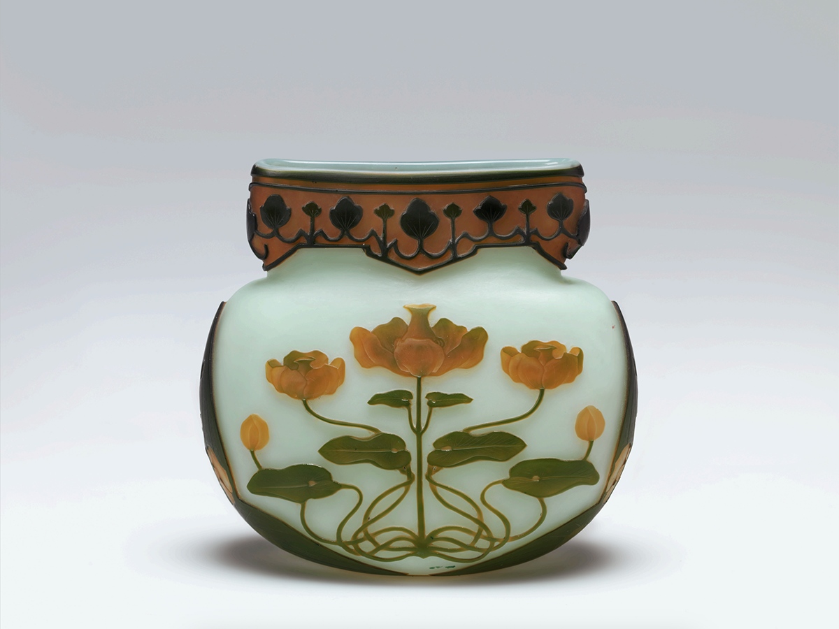 Photo of a green vase