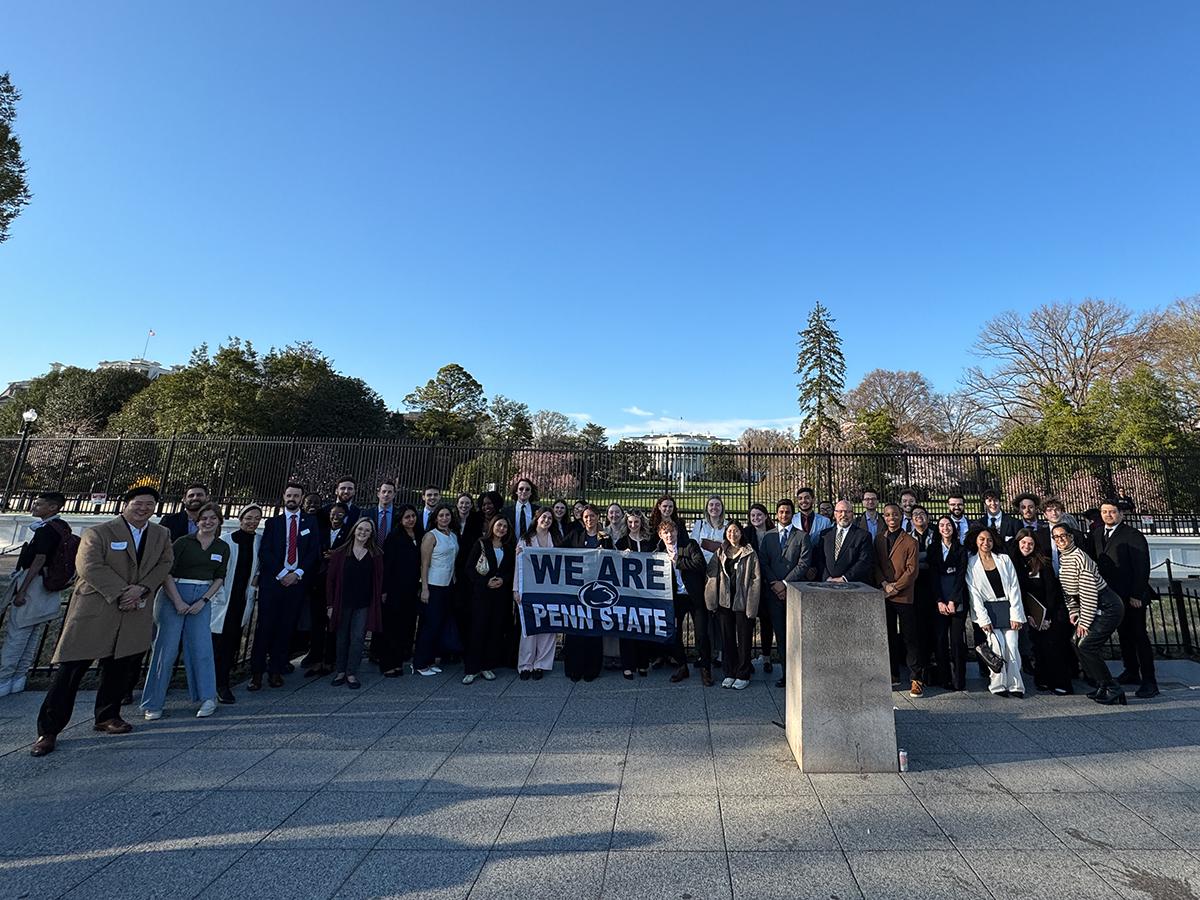 Penn State students and alumni pose for a picture in front of The White House.
