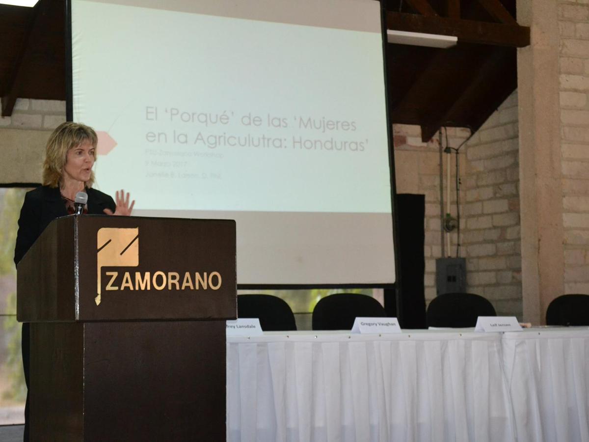 Larson delivers talk in Honduras
