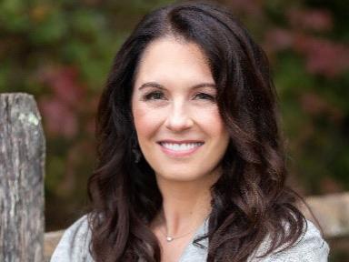 A head and shoulders photo of Kelly Palumbo