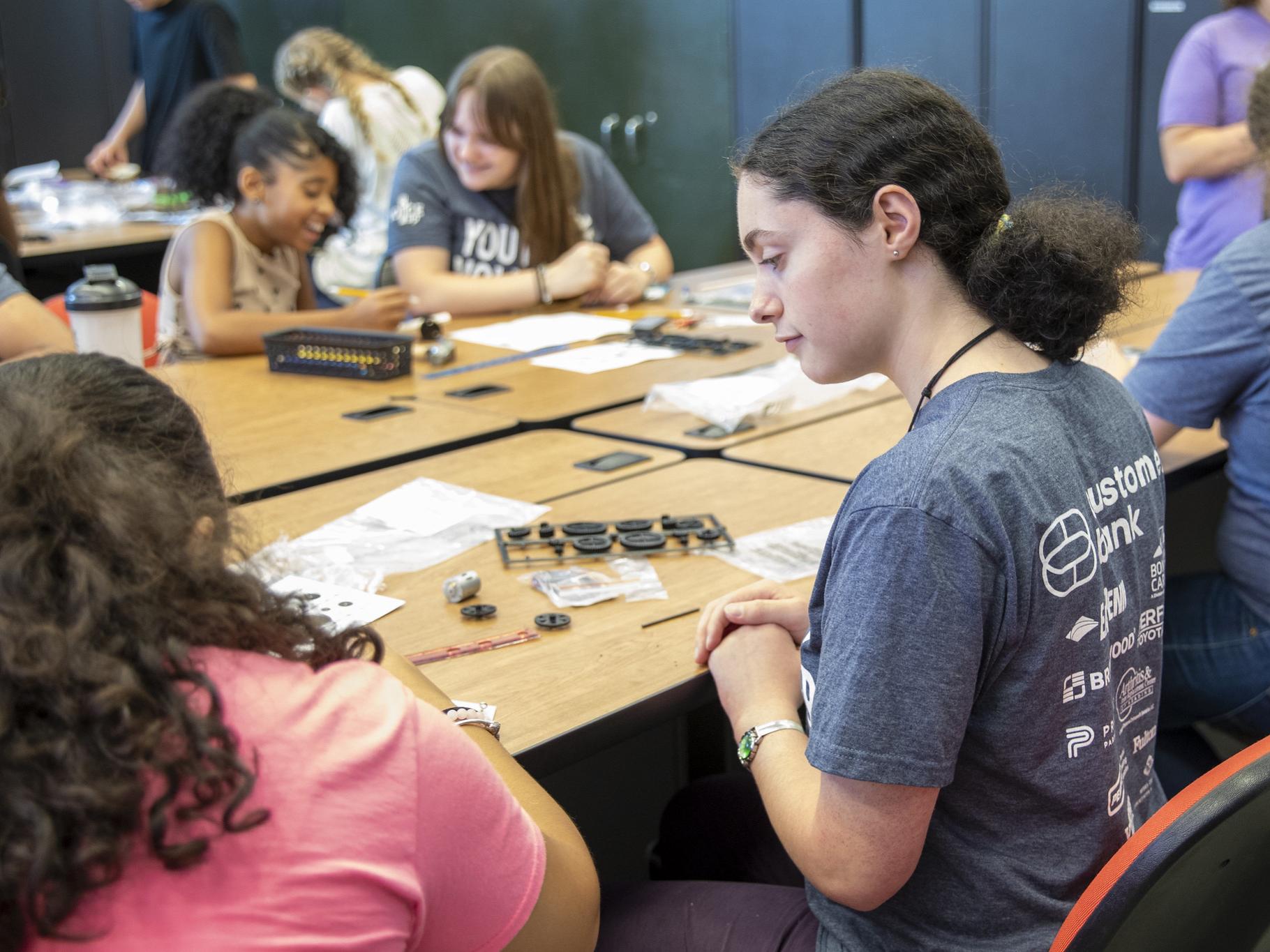 Engineering Ahead students working with 4th - 6th graders