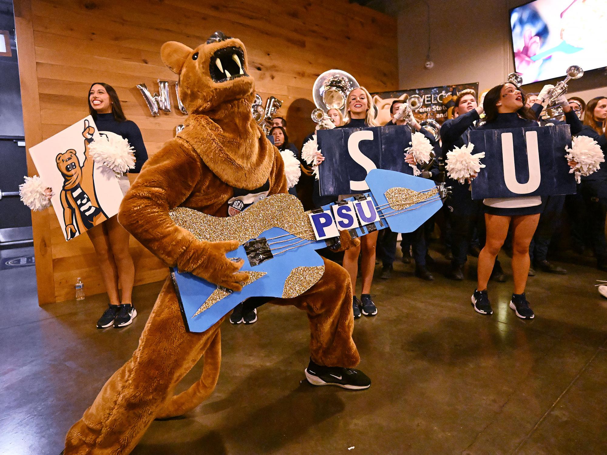 Penn State Spirit Squad Performing
