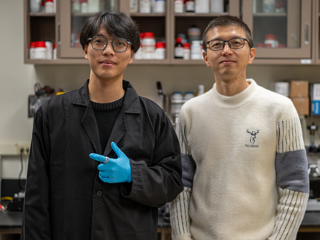 Yangbo Yuan and Huanyu “Larry” Cheng in a laboratory setting demonstrating wearable ring..