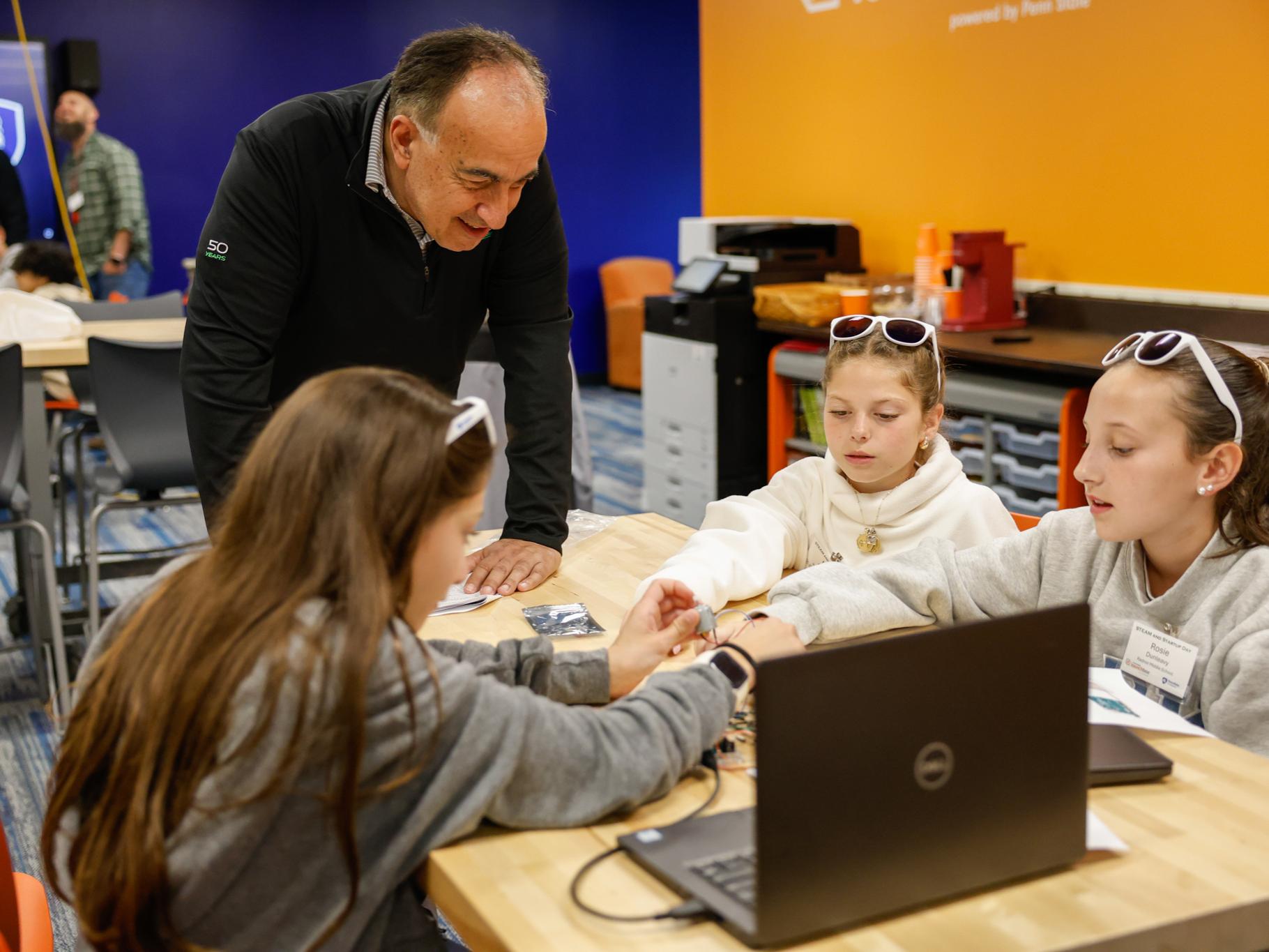 Mo Paknejad and a group of students in a CTDI-led workshop. 