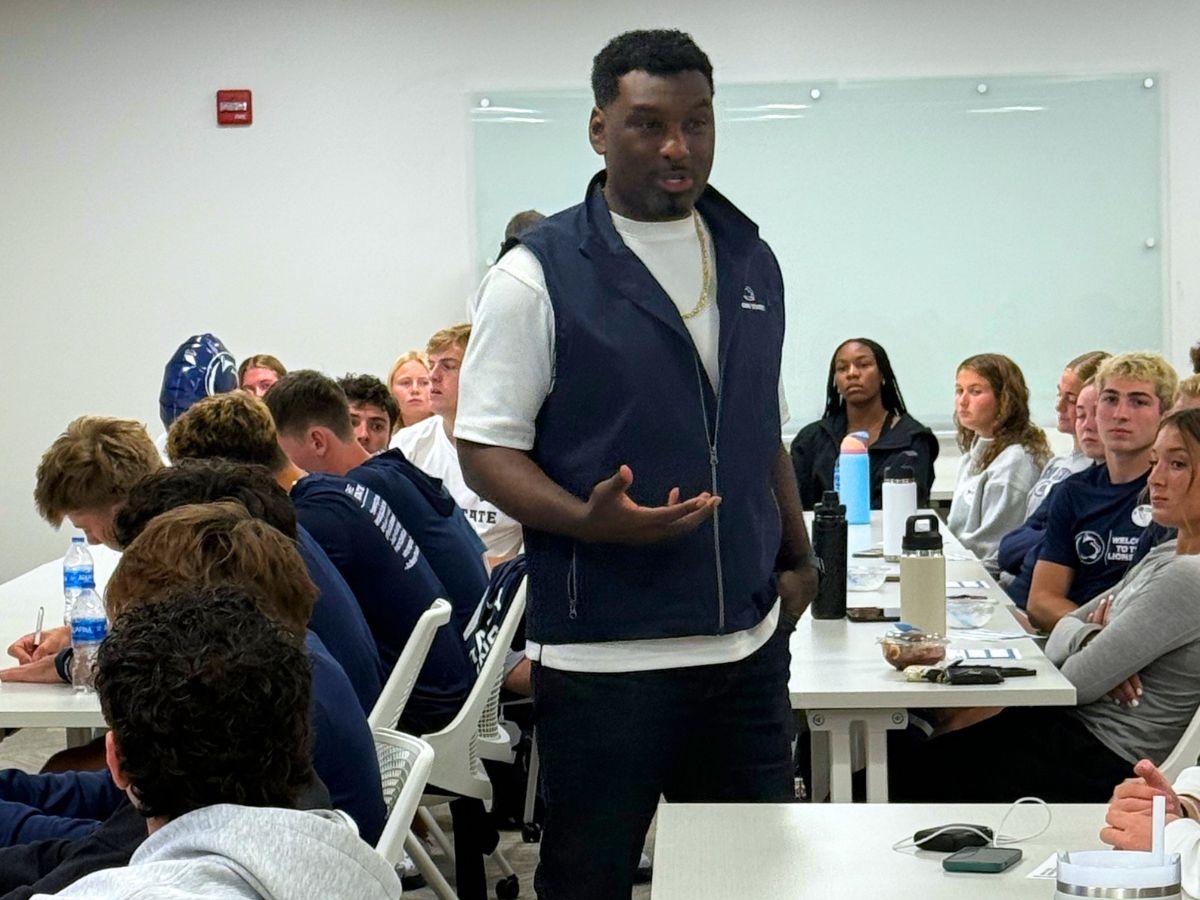  Freddie Scott II talks to Penn State student athletes