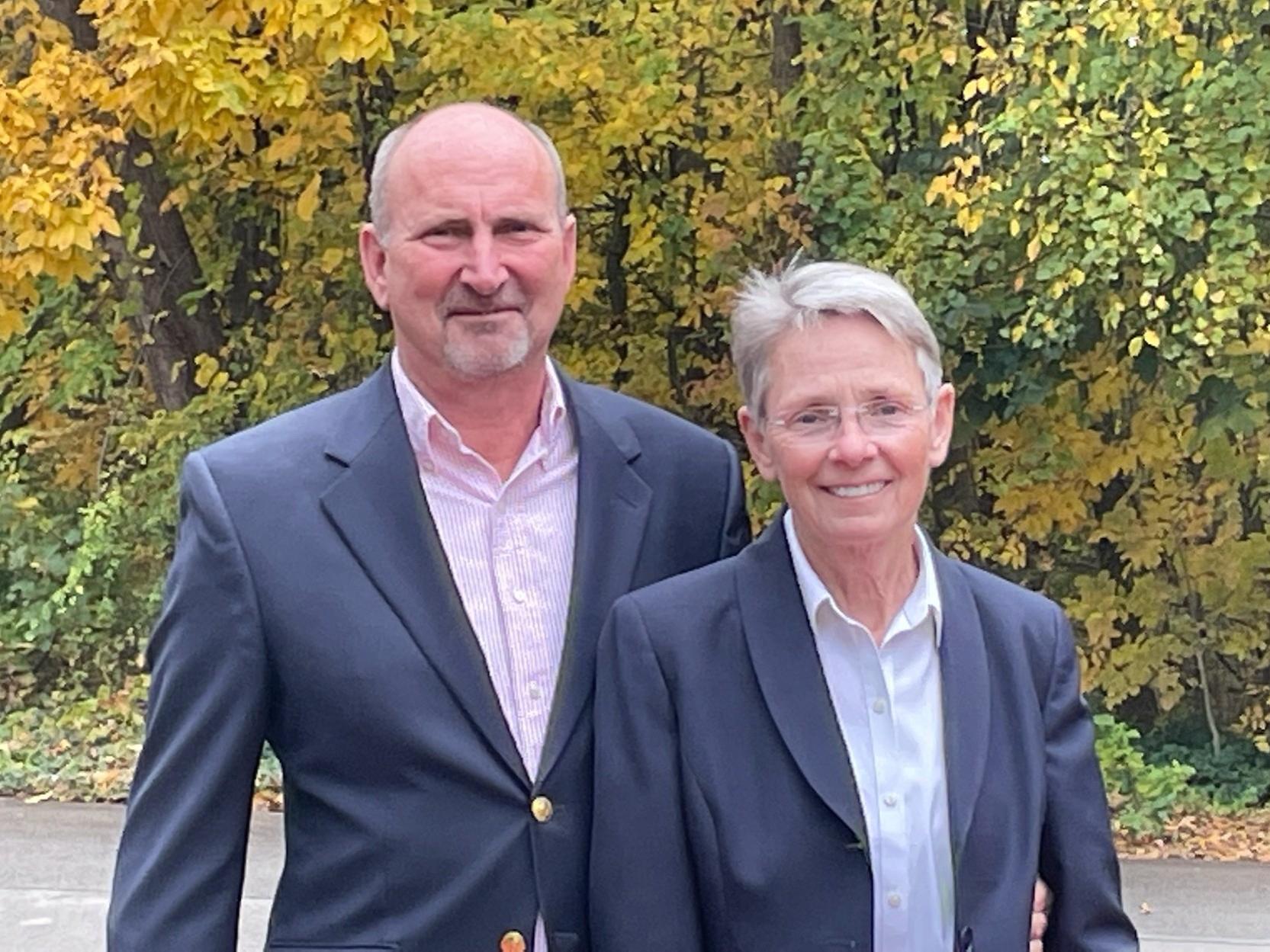 An outdoor portrait of Larry and Charlotte Neizmik.