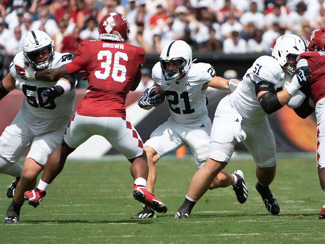 Running back seeking hole