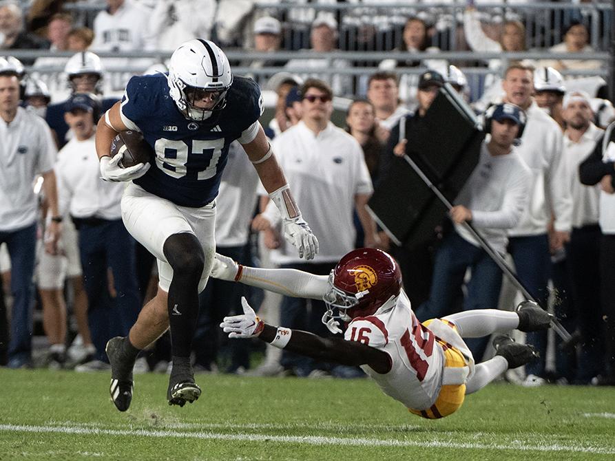 Runner breaks tackle