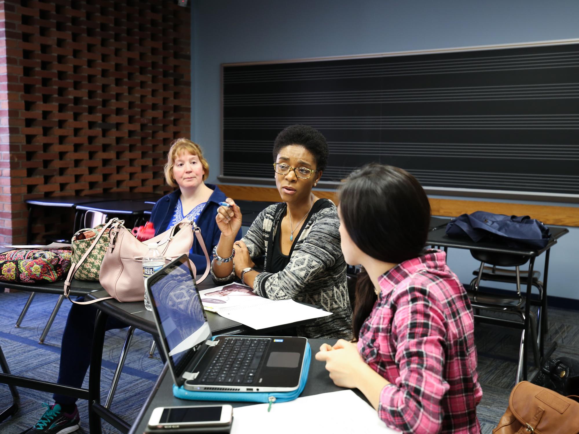 Wilna Taylor leads a discussion. 