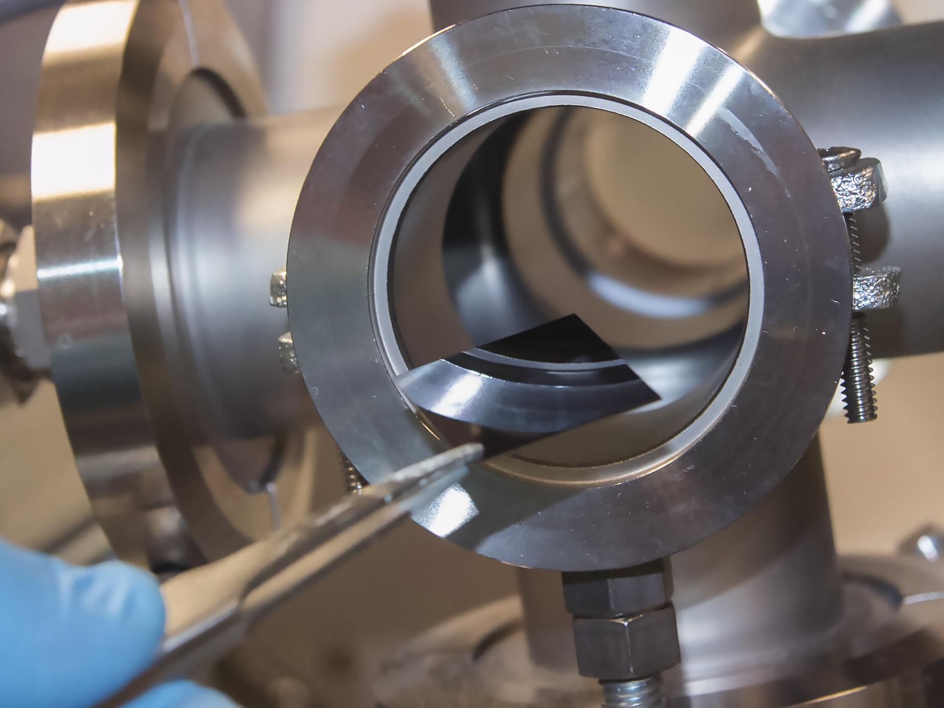 inserting silicon wafer into tube