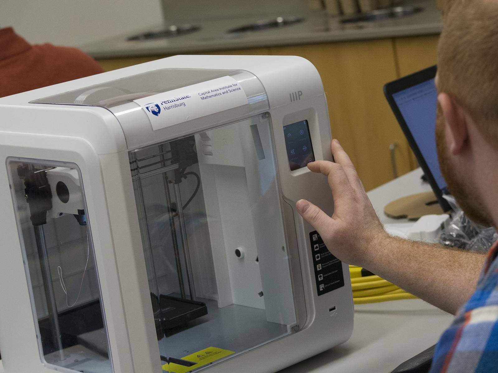 student using 3D printer