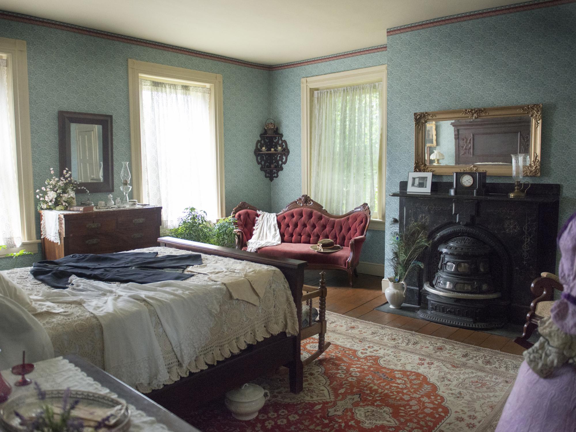 master bedroom Centre Furnace Mansion