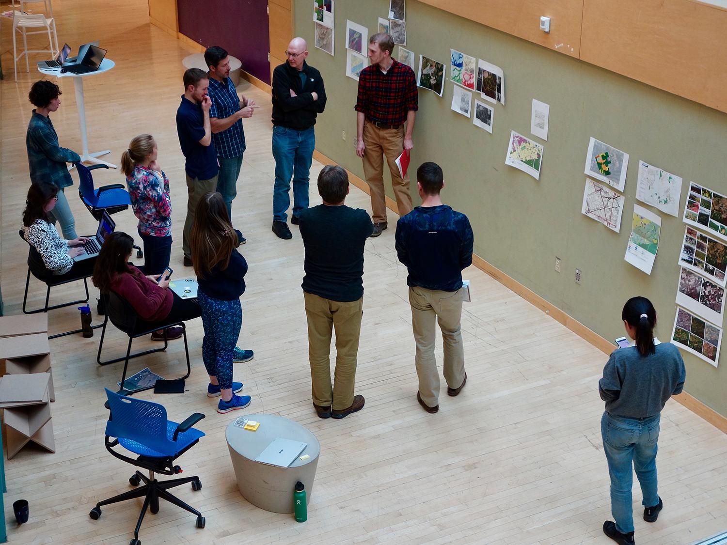 MG2V students and faculty engage in a charrette on key issues and opportunities revealed during the site and context analyses.