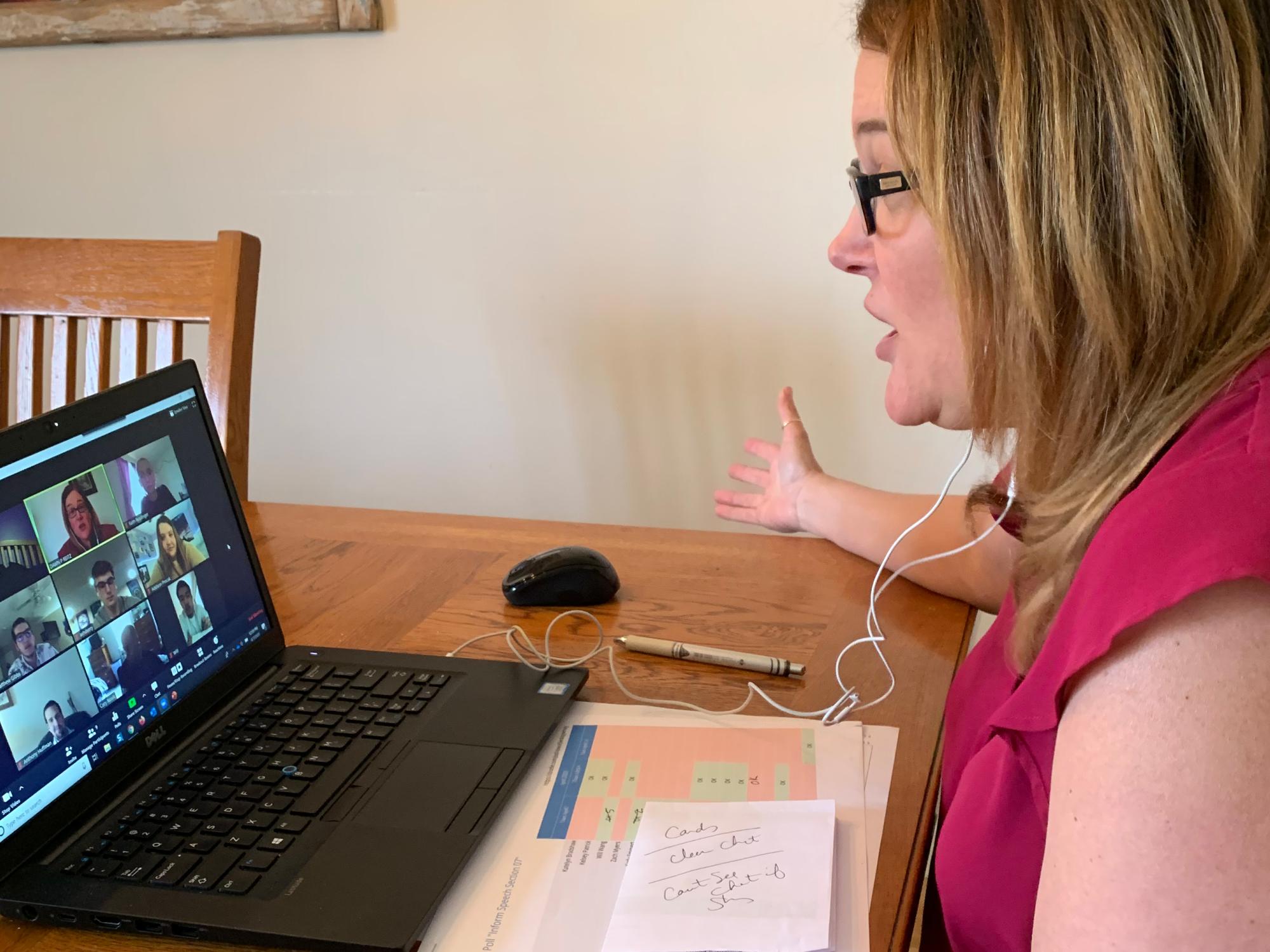 Dawn Pfeifer Reitz teaches her students online.