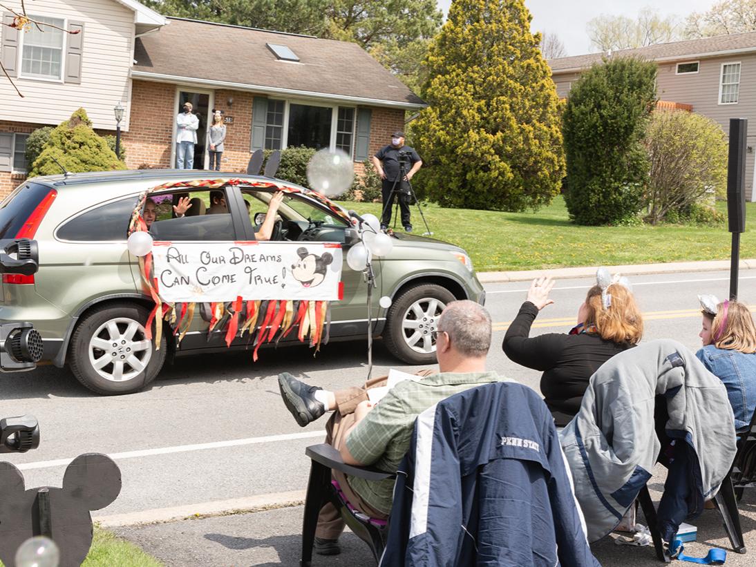 Lori Ebert-Tyworth parade view from lawn