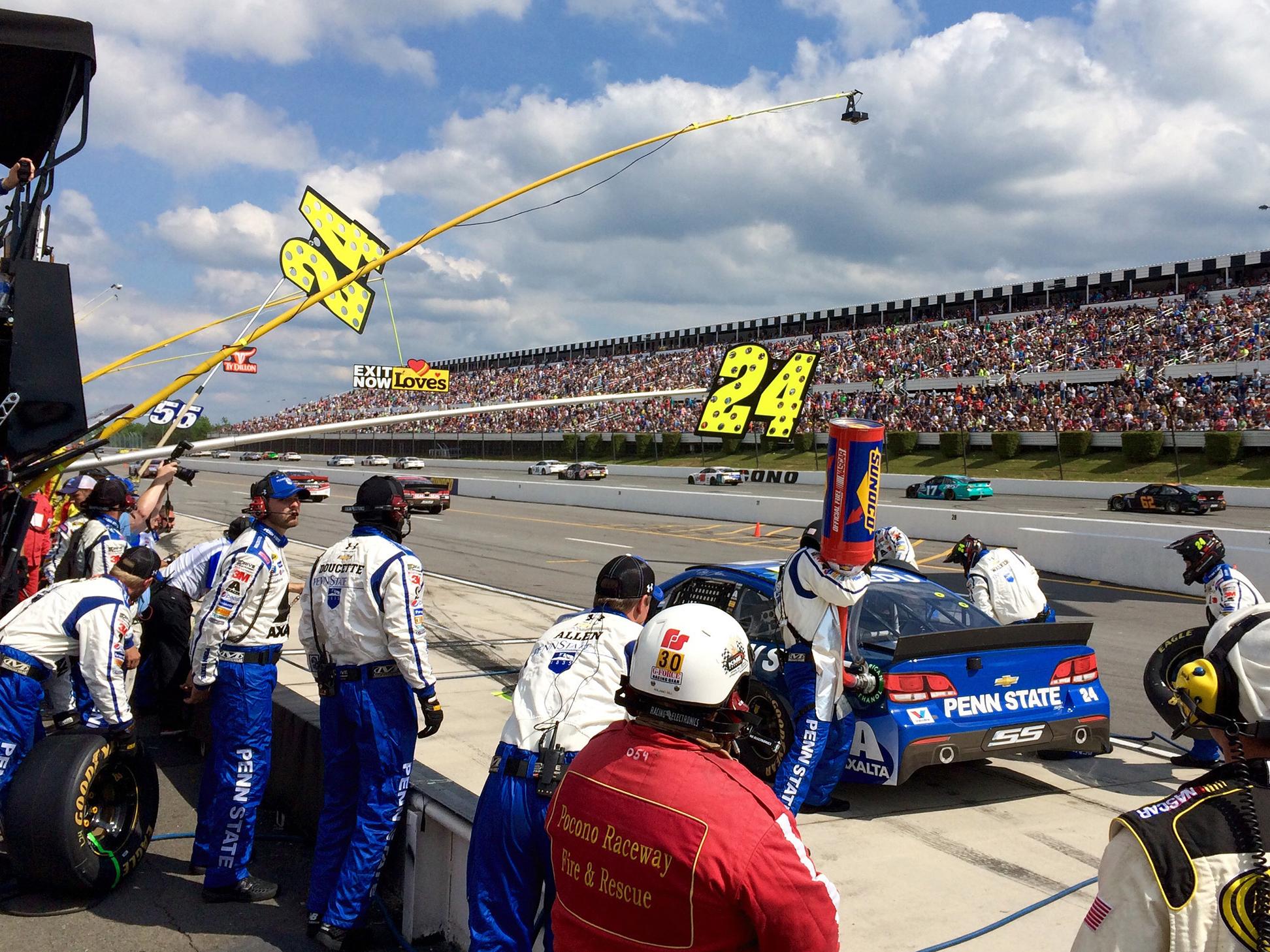 Jeff Gordon making a pit stop