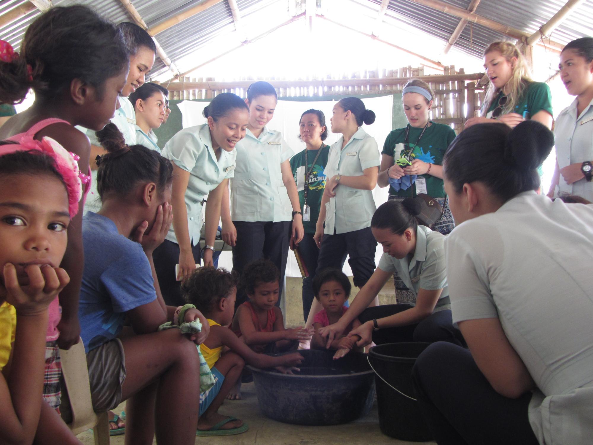 Students immerse themselves within the Filipino culture as a part of the course, Health and Health Systems in the Philippines.