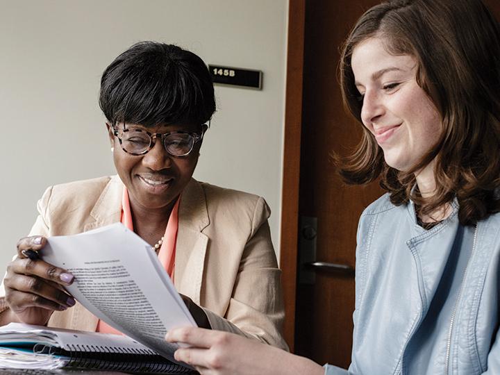 Dr. Morant Williams works with student researcher Emily Pfender (’16)